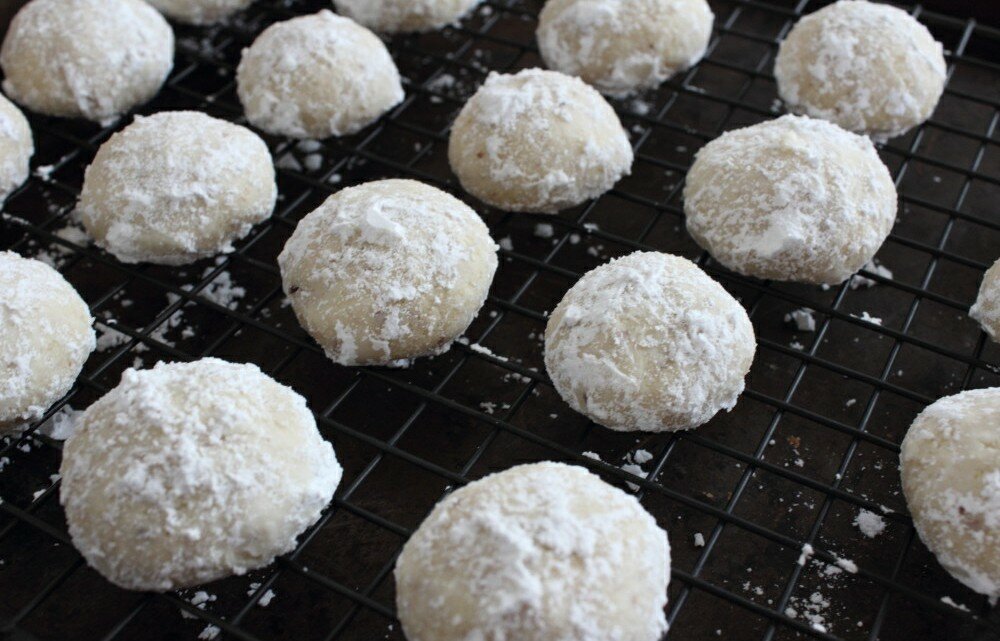 Almond snowball Christmas cookies! A great one to get kids involved with!